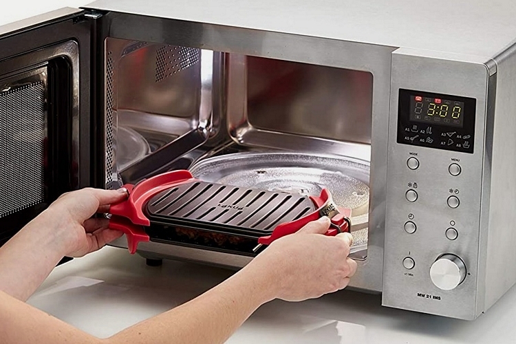 What Cookware Can Be Used in a Microwave Convection Oven